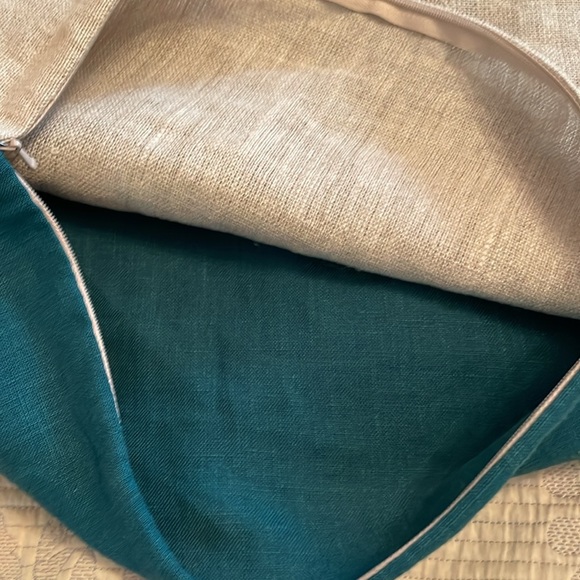 NWT Yves Delorme (Iosis) set of 2 cushion covers 17x17 inch zipper closing - Picture 11 of 11